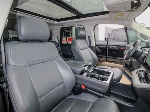 Used 2025 Ford Expedition Active image 19