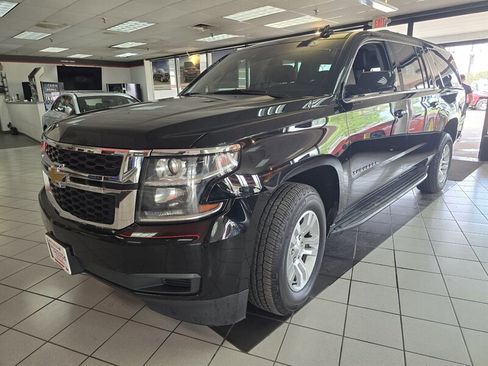 Used 2020 Chevrolet Suburban LT image 1