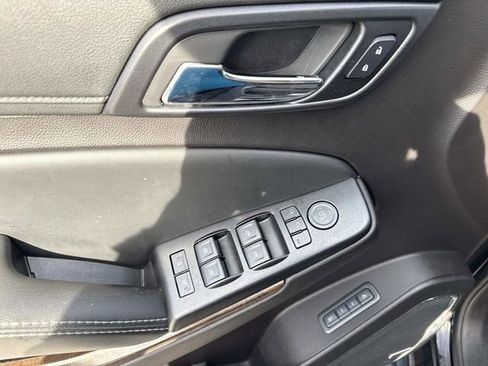 Used 2016 Chevrolet Suburban LT image 23