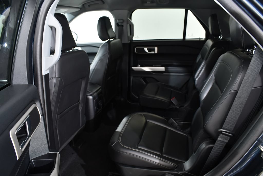 Used 2023 Ford Explorer XLT w/ Equipment Group 202A AWD/4WD image 16