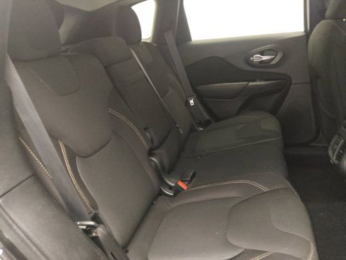 Used 2016 Jeep Cherokee Latitude w/ Cold Weather Group image 19