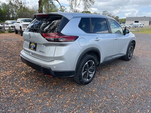 Used 2024 Nissan Rogue SV image 5