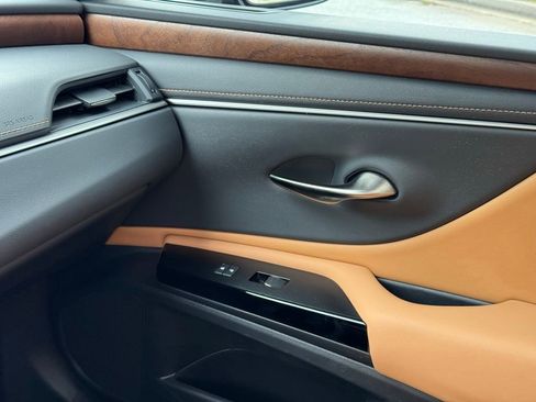 Certified 2024 Lexus ES 350 w/ Premium Package image 36