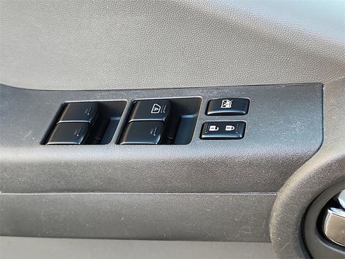 Used 2011 Nissan Xterra S w/ 4X4 Value Package image 25