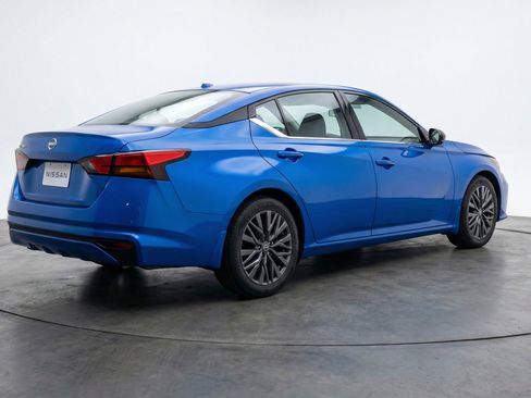 Used 2025 Nissan Altima 2.5 SV image 9