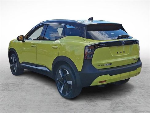 New 2026 Nissan Kicks SR w/ Cold Weather Package image 3