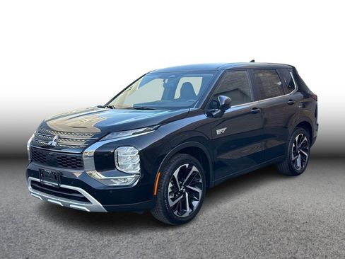 Used 2025 Mitsubishi Outlander SE image 1