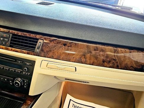 Used 2011 BMW 335i Convertible image 37