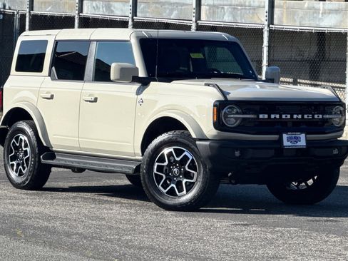 Certified 2025 Ford Bronco Outer Banks image 2