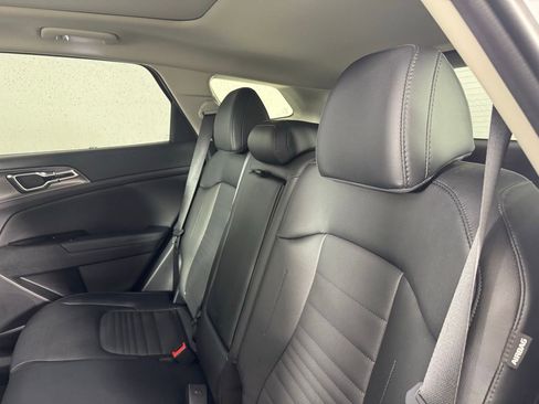 Used 2025 Kia Sportage SX image 24