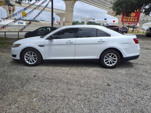 Used 2015 Ford Taurus SE FWD image 4