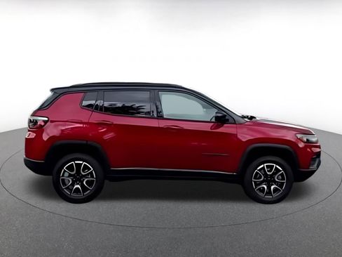 Used 2025 Jeep Compass Trailhawk AWD/4WD image 12