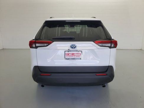 Used 2021 Toyota RAV4 LE AWD/4WD image 6