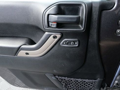 Used 2017 Jeep Wrangler Sahara image 29