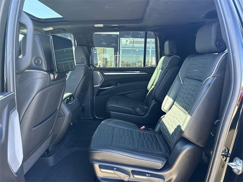 Certified 2025 Cadillac Escalade ESV Premium Luxury Platinum w/ LPO, Floor Liner Package image 18