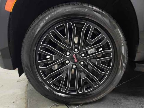 Used 2022 GMC Yukon XL SLT w/ SLT Premium Package image 16