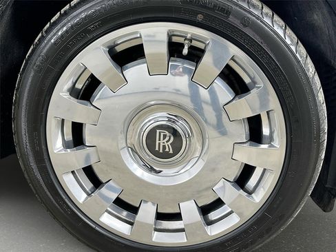 Used 2014 Rolls-Royce Ghost image 11