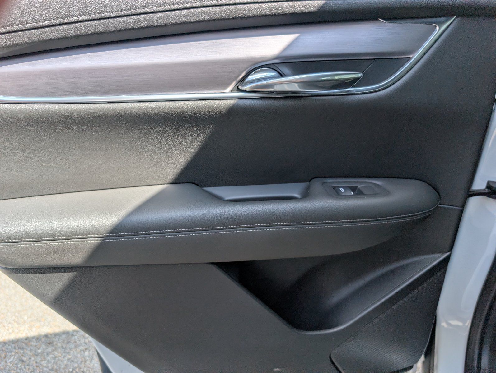 Certified 2024 Cadillac XT6 Luxury w/ LPO, Floor Liner Package AWD/4WD image 34