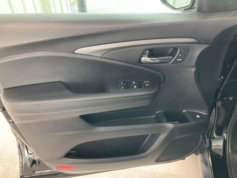 Certified 2025 Honda Ridgeline RTL image 5