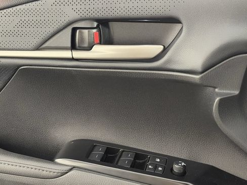 Used 2025 Toyota Camry XSE FWD image 16