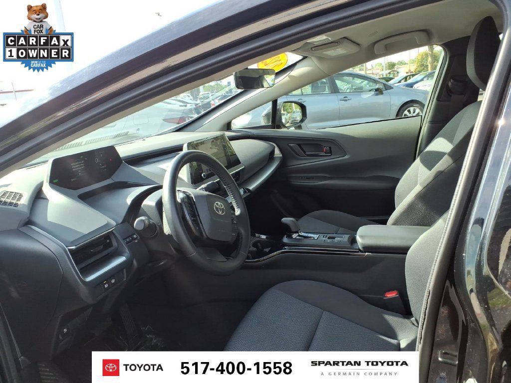 Used 2025 Toyota Prius LE FWD image 13