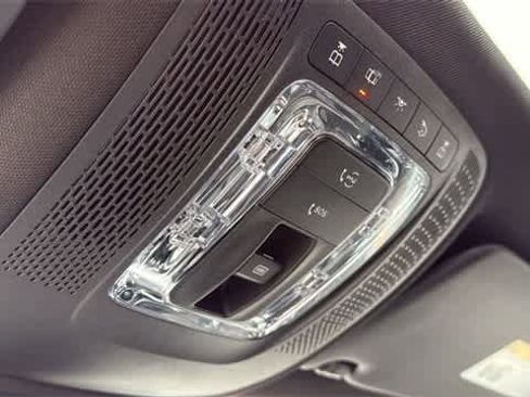 Used 2025 Mercedes-Benz GLB 250 4MATIC image 23
