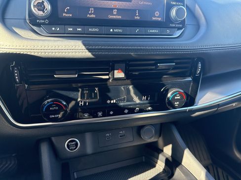 Used 2021 Nissan Rogue SV image 21