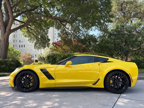 Used 2017 Chevrolet Corvette Z06 RWD image 2