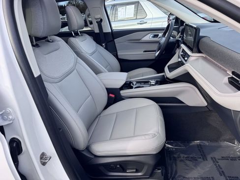 Used 2025 Ford Explorer Active w/ Active Comfort Package image 29