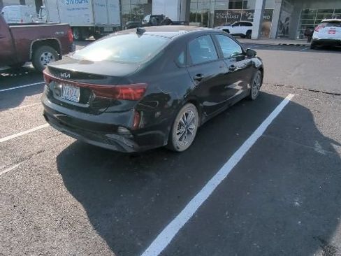 Used 2023 Kia Forte LXS w/ LXS Technology Package FWD image 6