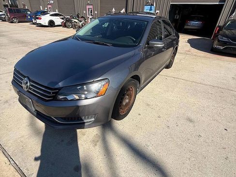 Used 2014 Volkswagen Passat 1.8T S image 31