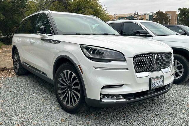 Used 2020 Lincoln Aviator Reserve w/ Equipment Group 201A RWD image 2