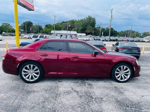 Used 2019 Chrysler 300 Touring w/ Chrome Appearance Package RWD image 10