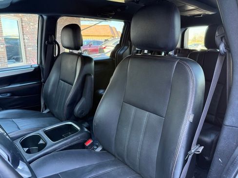 Used 2018 Dodge Grand Caravan GT image 12