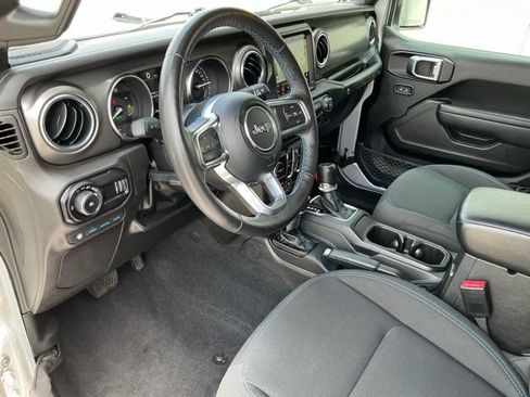Used 2023 Jeep Wrangler Unlimited Rubicon 4xe w/ Cold Weather Group AWD/4WD image 15