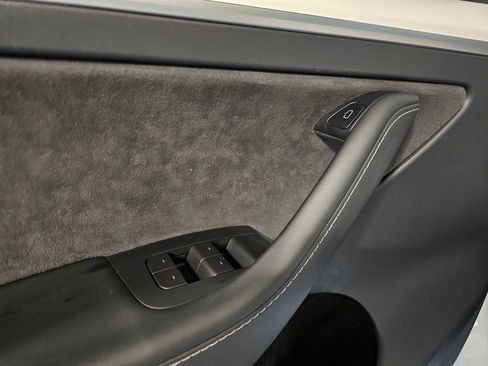 Used 2023 Tesla Model Y AWD image 25