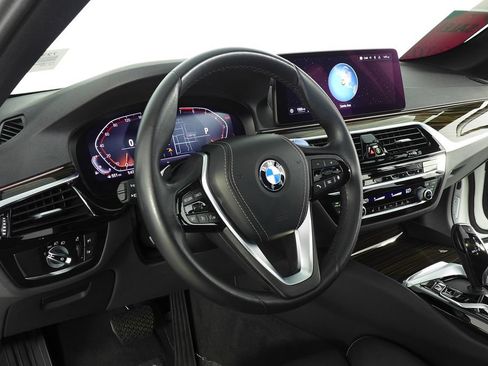 Used 2023 BMW 530i w/ Convenience Package RWD image 31