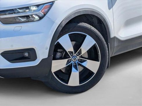 Used 2019 Volvo XC40 T5 Momentum image 22