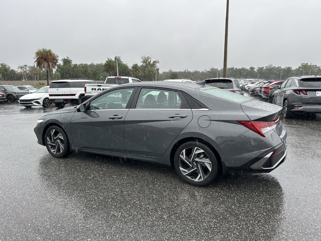 Certified 2024 Hyundai Elantra Limited FWD image 8