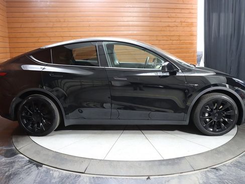 Used 2023 Tesla Model Y Long Range image 18