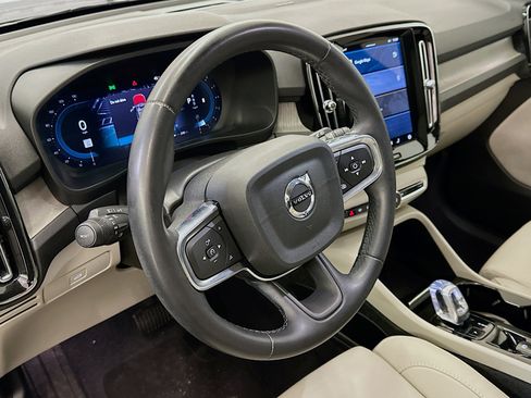 Used 2023 Volvo XC40 B5 Ultimate image 18