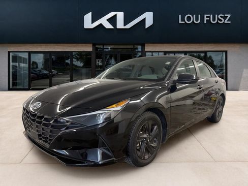 Used 2022 Hyundai Elantra SEL w/ Convenience Package FWD image 1