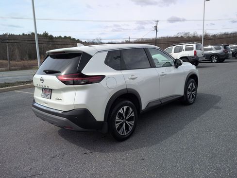 Used 2023 Nissan Rogue SV image 5