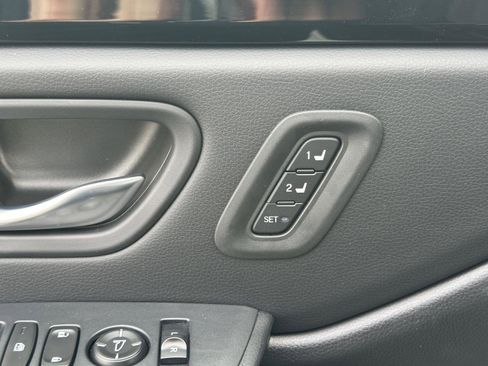 New 2025 Honda Pilot Touring image 13