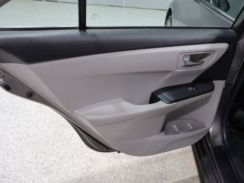 Used 2015 Toyota Camry SE FWD image 18