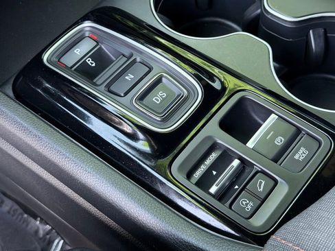 Used 2025 Honda Pilot Sport image 26