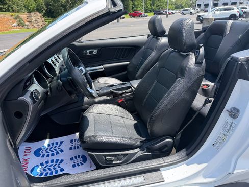 Used 2018 Ford Mustang Premium RWD image 29