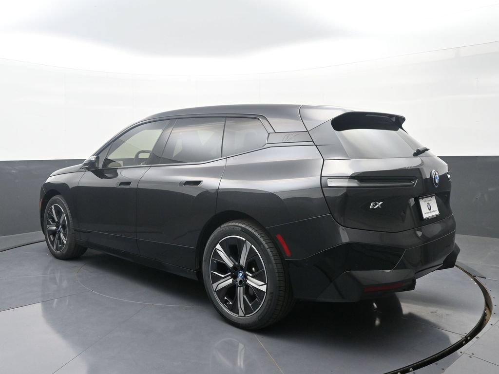 Used 2024 BMW iX xDrive50 w/ Sport Package AWD/4WD image 5