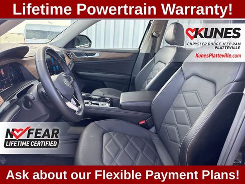 Used 2025 Volkswagen Atlas SE image 12