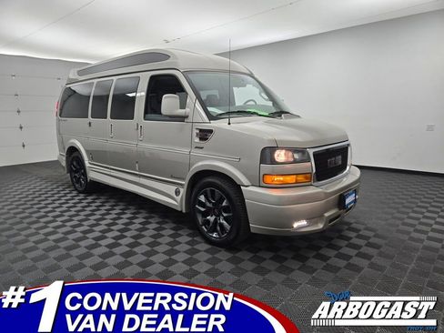 Used 2023 GMC Savana 2500 image 1